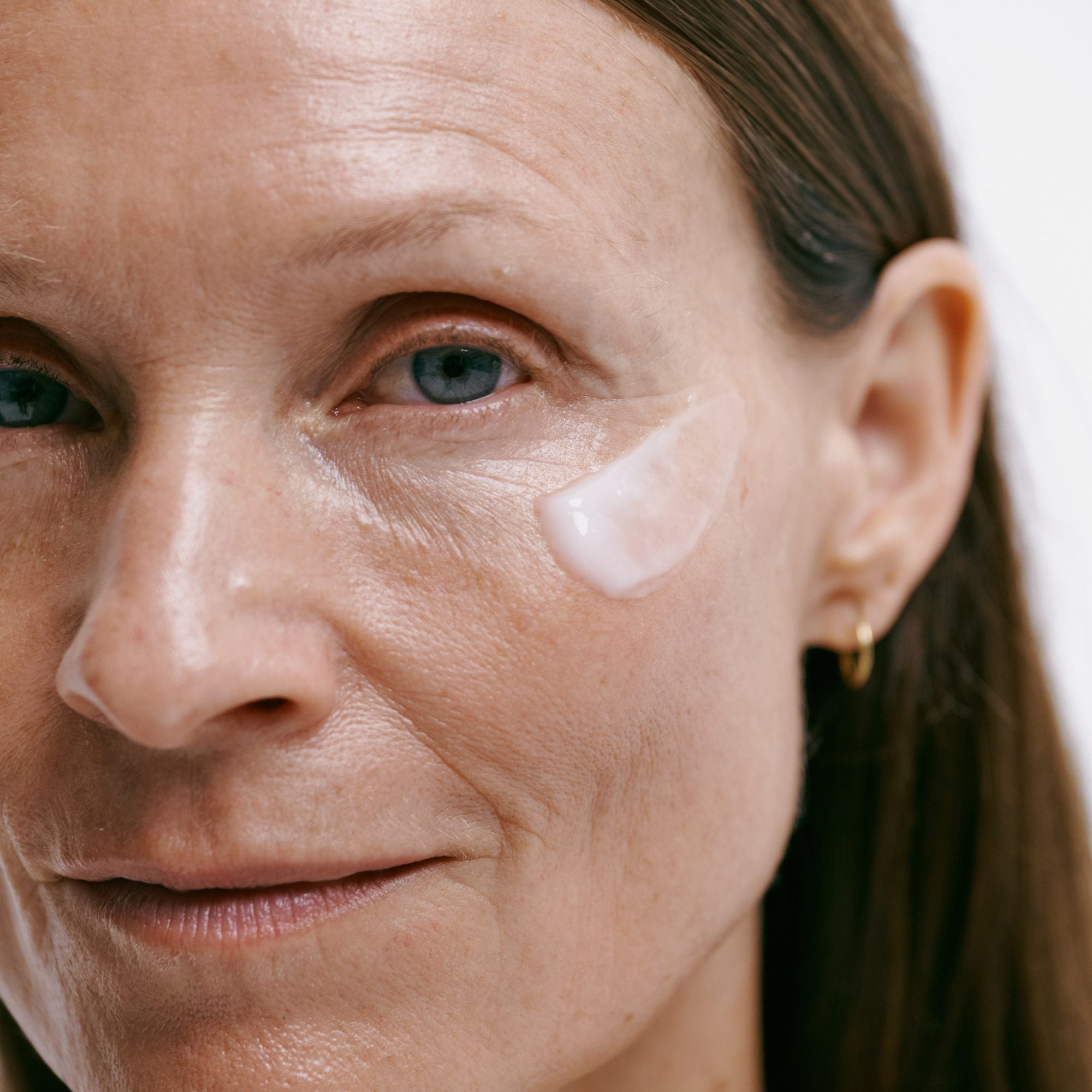 Collagen Peptide Serum påføres